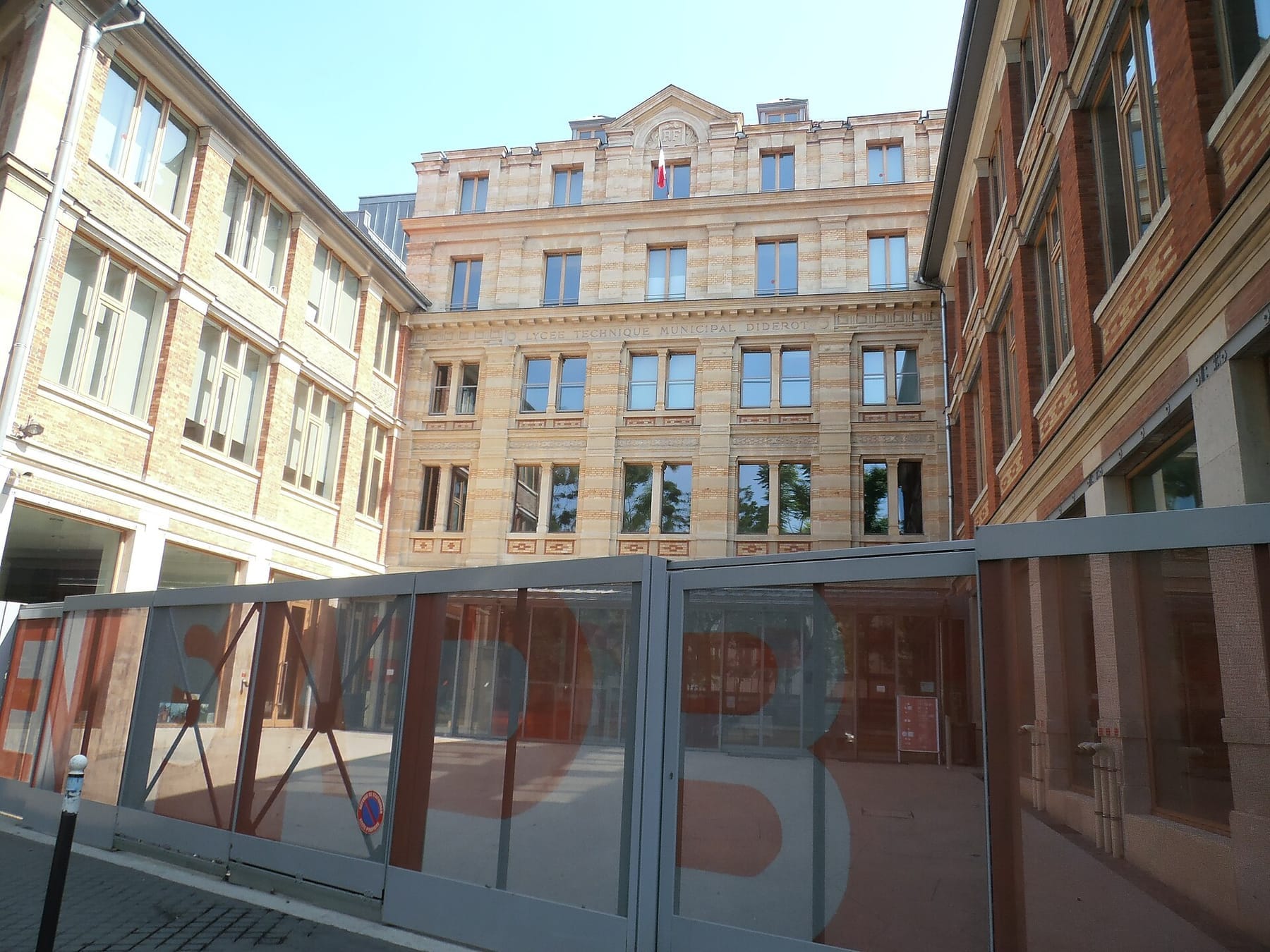 École nationale supérieure d'architecture de Paris-Belleville 2013 (photograph from the Wikimedia Commons category École nationale supérieure d'architecture de Paris-Belleville)