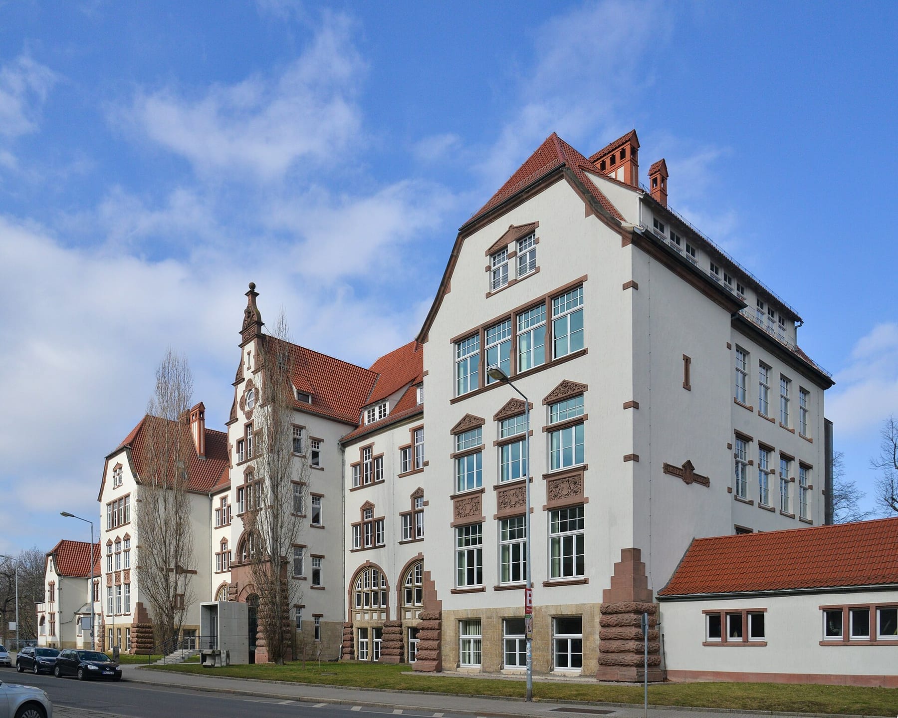 Lehrgebäude Schlüterstraße, Foto Jörg Behrens (photograph from the Wikimedia Commons category Fachhochschule Erfurt)