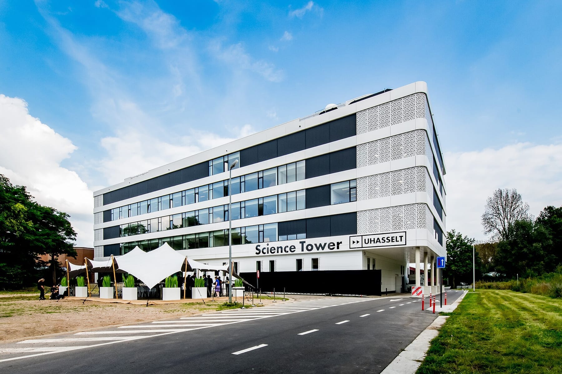Campus Diepenbeek, Science Tower. (photograph from the Wikimedia Commons category Hasselt University)