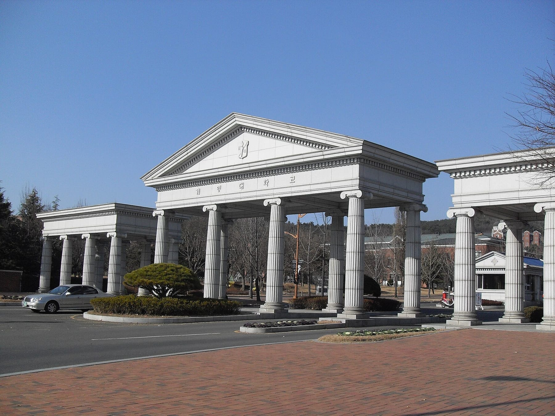 Keimyung university main entrance 20101211 (photograph from the Wikimedia Commons category Keimyung University)