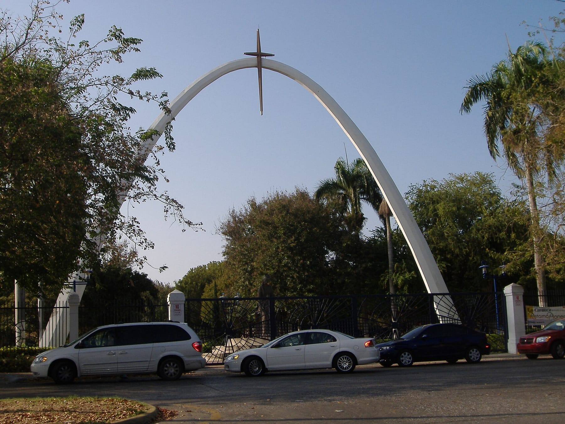 Arch at the main entrance to the Pontifical Catholic University of Puerto Rico in Barrio Canas Urbano, Ponce, Puerto Rico (DSCF0584) (photograph from the Wikimedia Commons category Pontifical Catholic University of Puerto Rico)