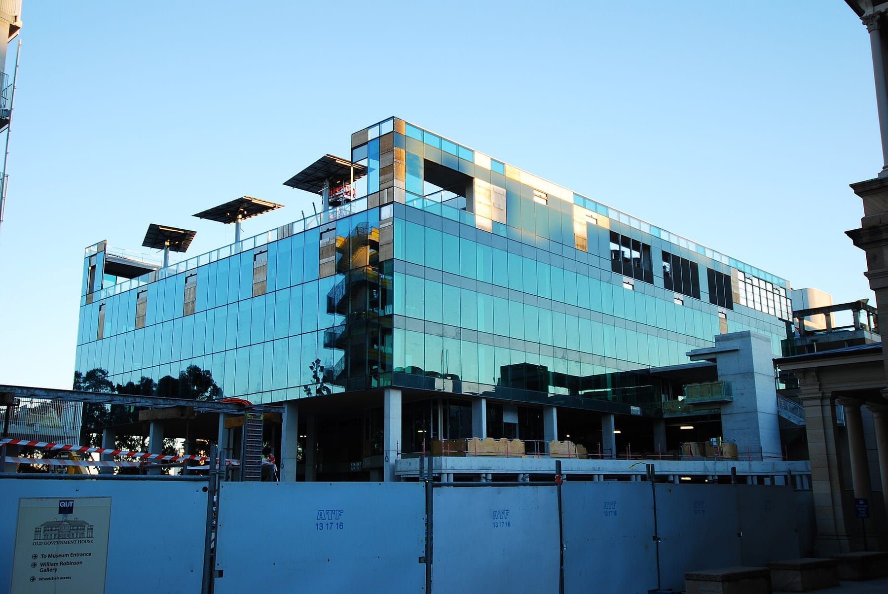New Science and Technology Building (photograph from the Wikimedia Commons category Queensland University of Technology)