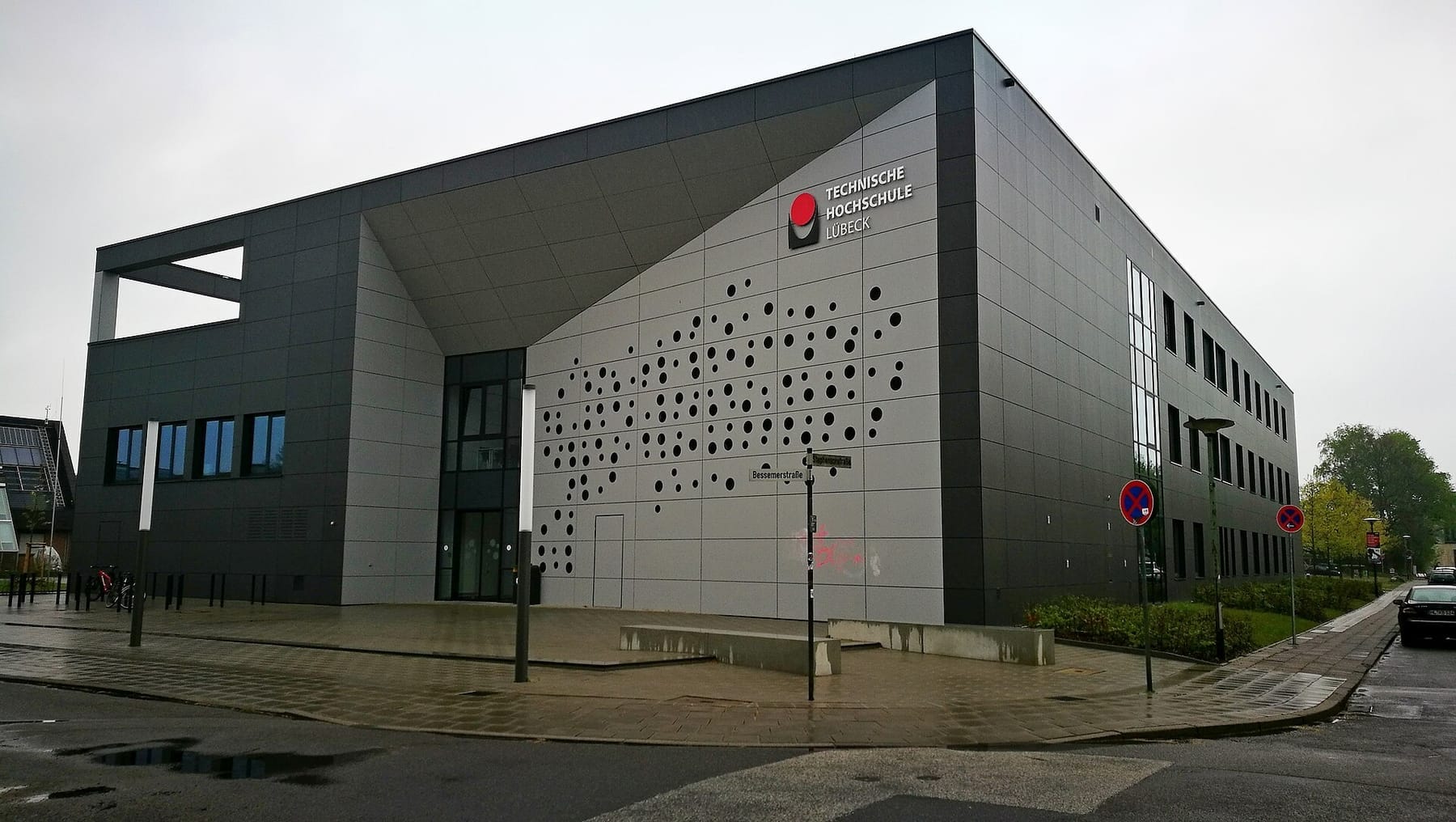 2019 TH Lübeck Gebäude 25 (photograph from the Wikimedia Commons category Technische Hochschule Lübeck)