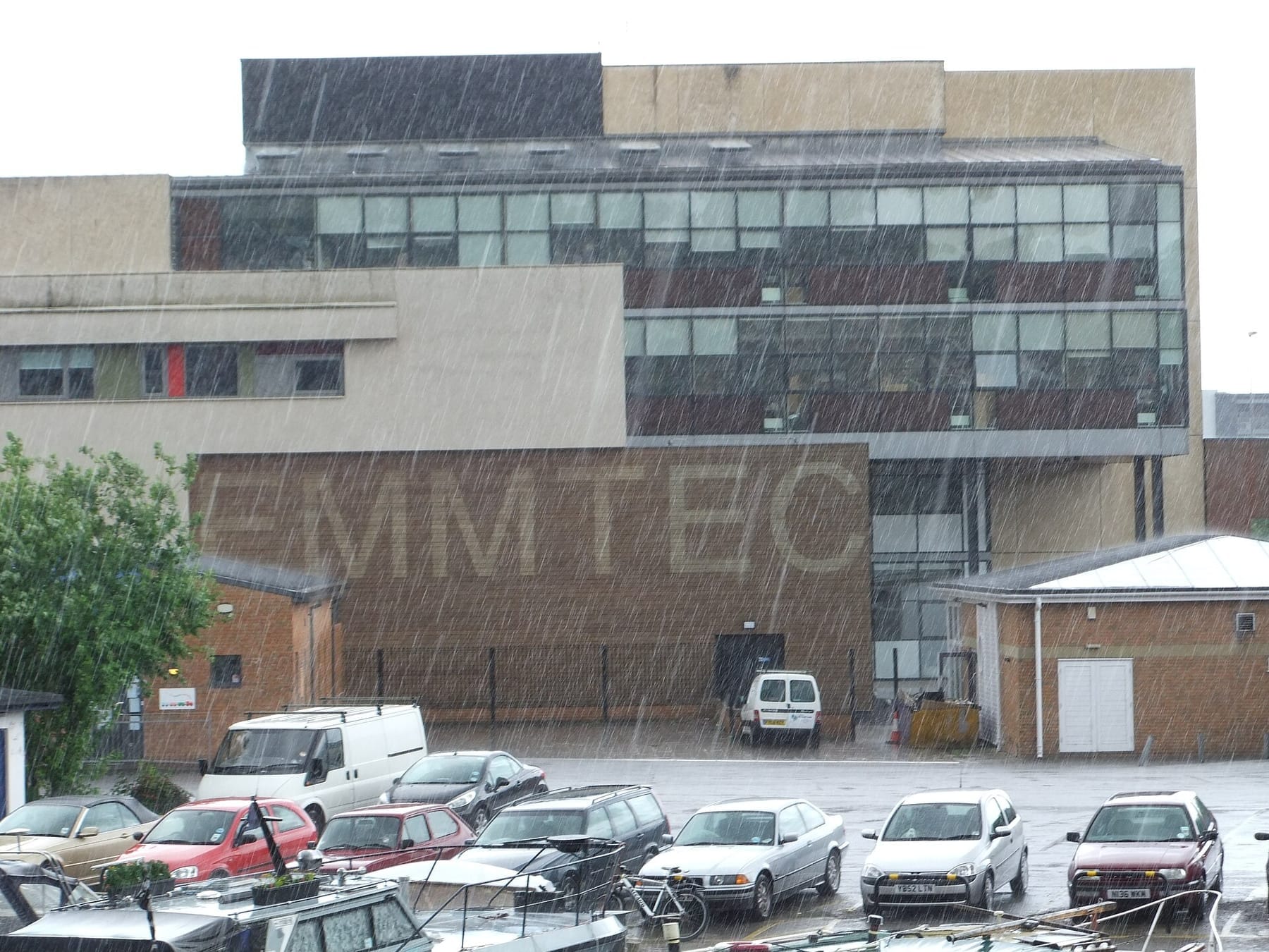 Lincoln EMMTEC building in the rain, England - DSCF1588 (photograph from the Wikimedia Commons category University of Lincoln)